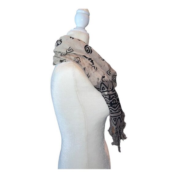 NWT ART STUDIO COMPANY Fish Design Gray Viscose Fringe Scarf - Picture 2 of 9